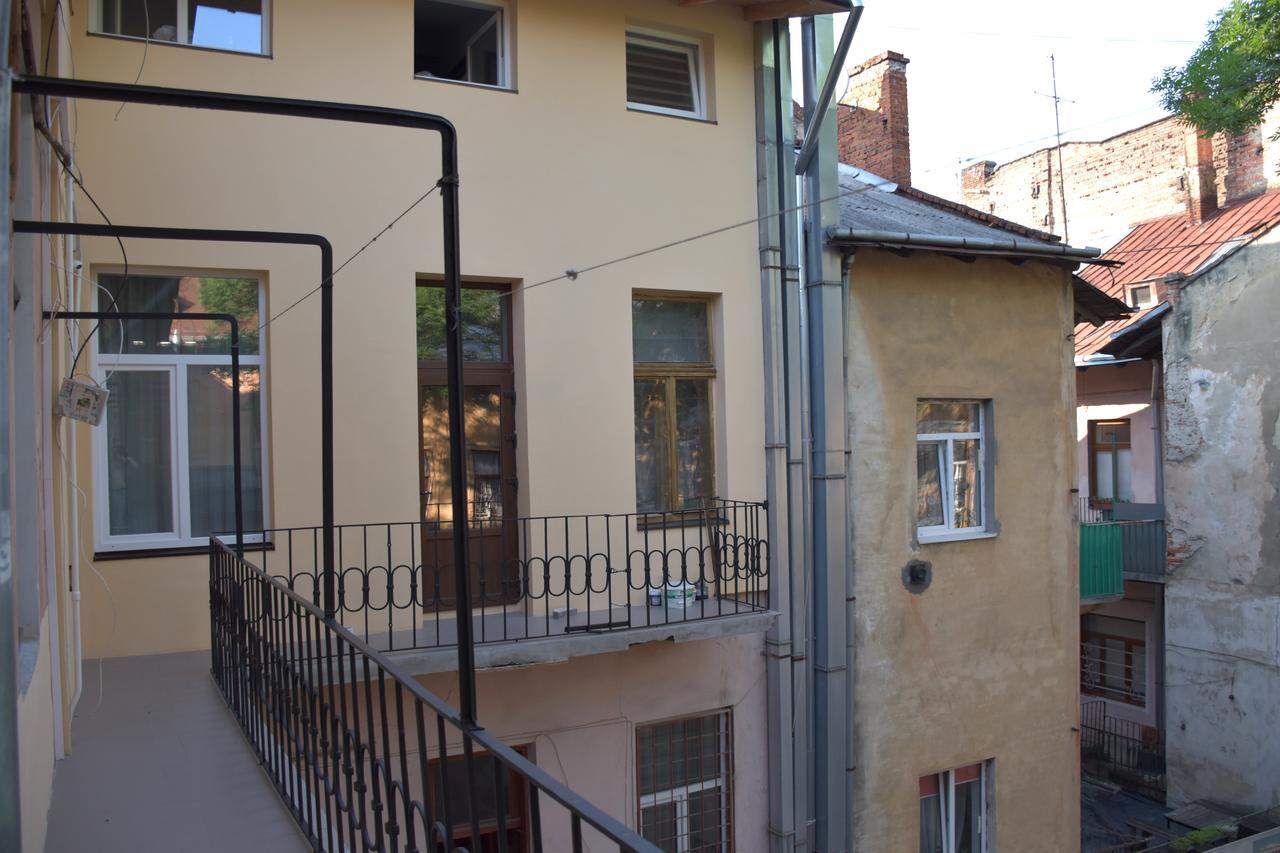Central Mansard Studios Lviv Exterior photo